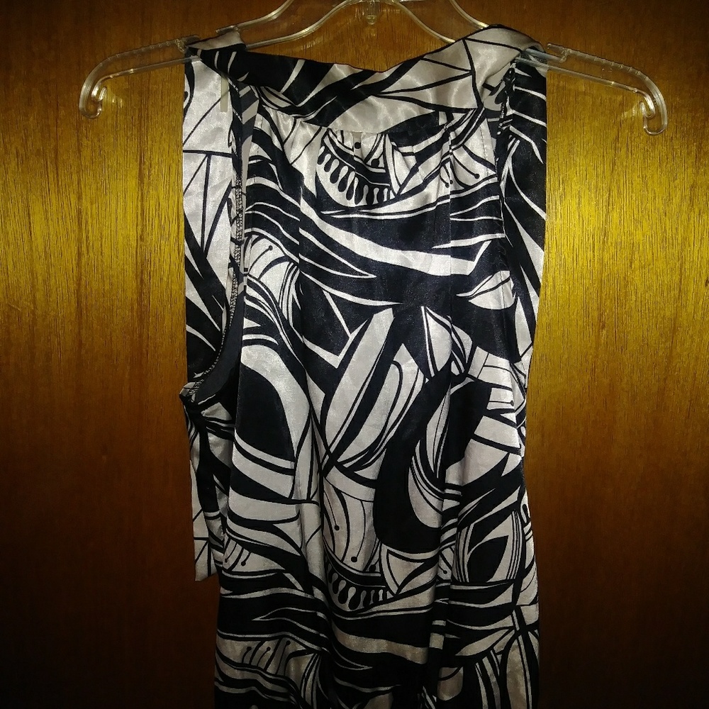 Ladies sleeveless blouse